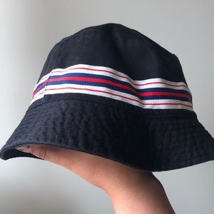 Aritzia Reversible Bucket Hat